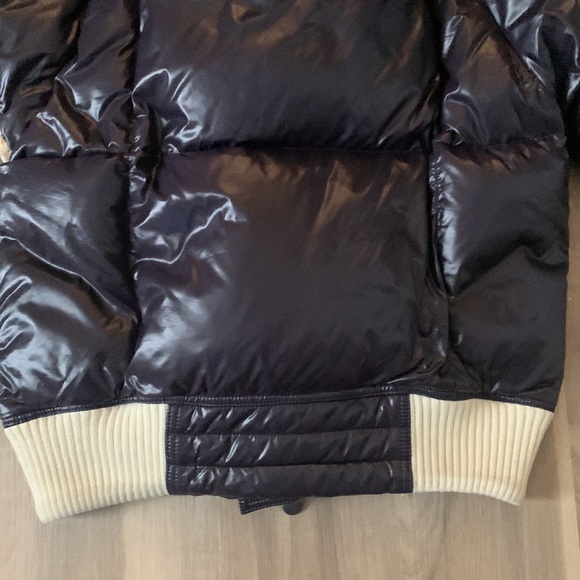 Moncler short, down puffer jacket in navy blue and off-white, size 2 - Picture 7 of 15